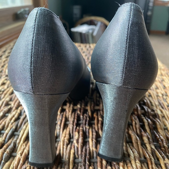 Gorgeous Stuart Weitzman evening shoes - Picture 4 of 6